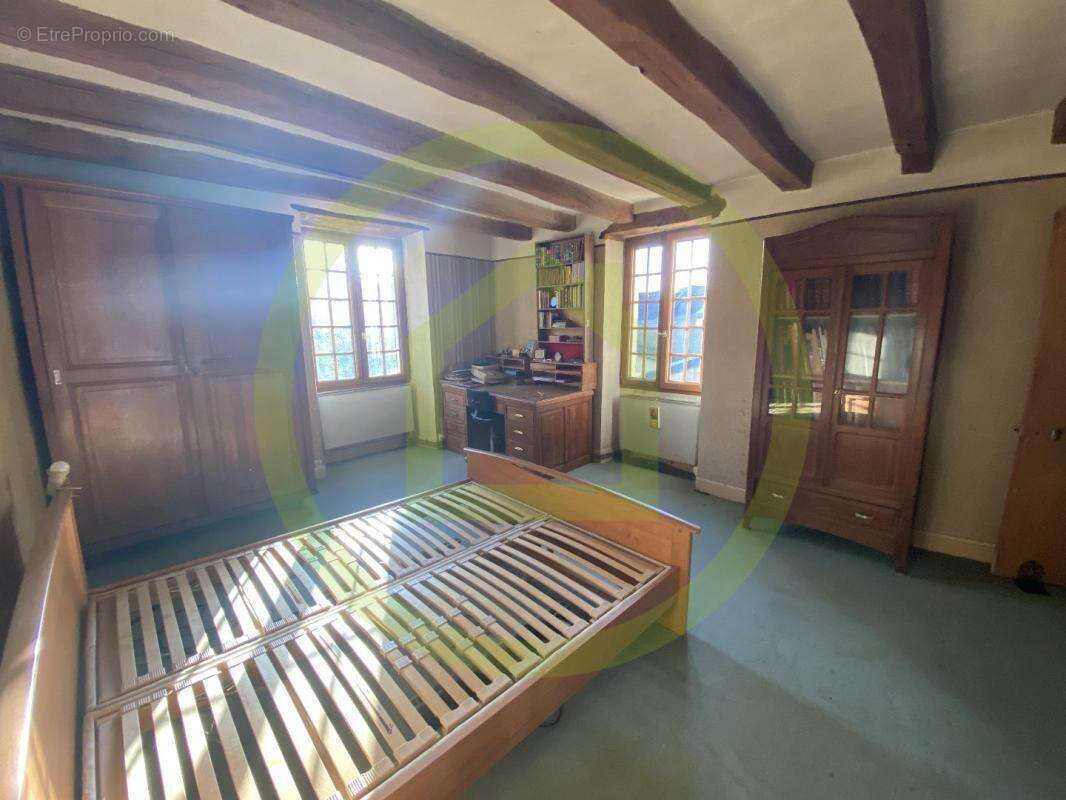 Maison à SAINT-GENEST-D'AMBIERE