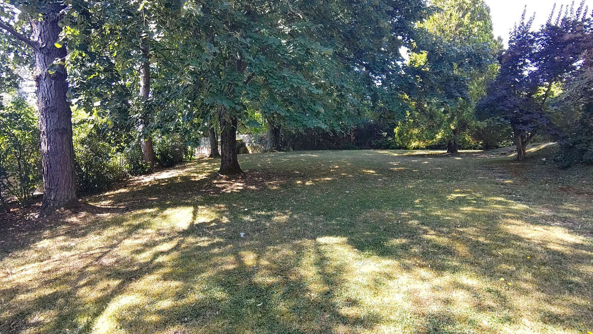 Terrain à CHAZAY-D&#039;AZERGUES