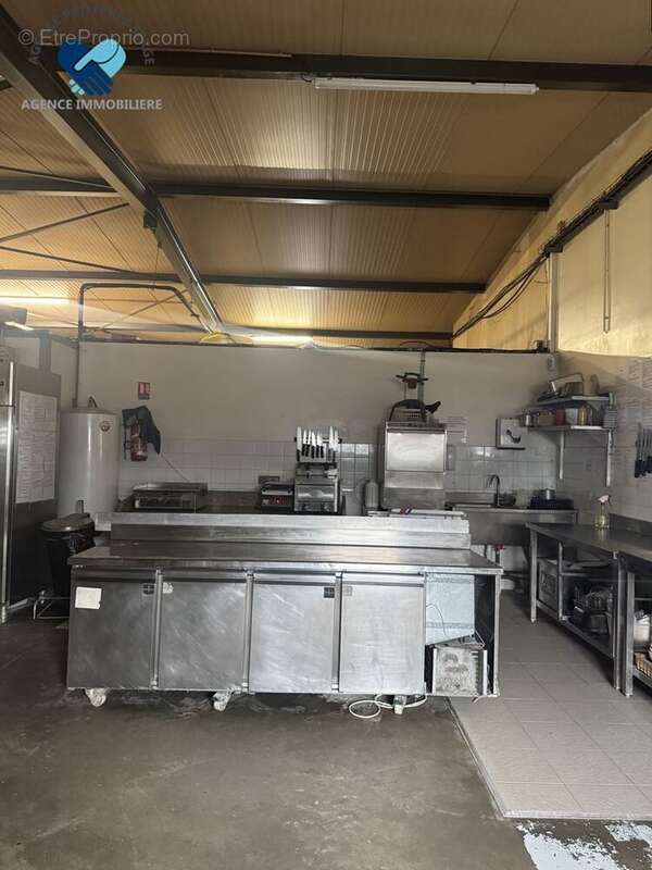 Commerce à LA MAGDELAINE-SUR-TARN