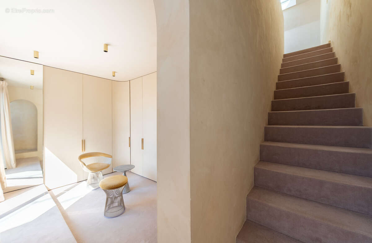 Appartement à PARIS-8E