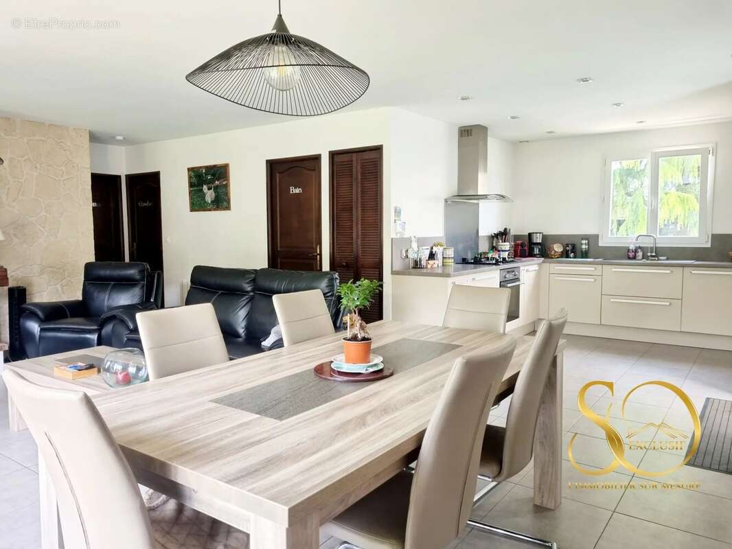 Maison à MEZIERES-SUR-SEINE