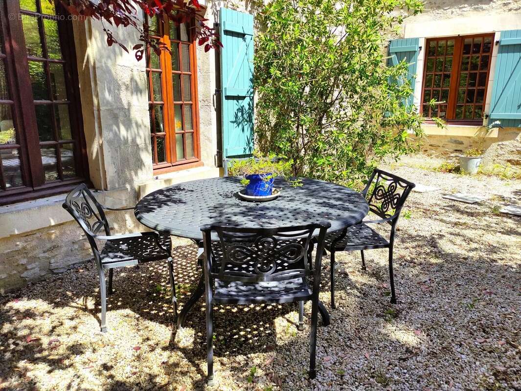 Maison à BAZOGES-EN-PAREDS