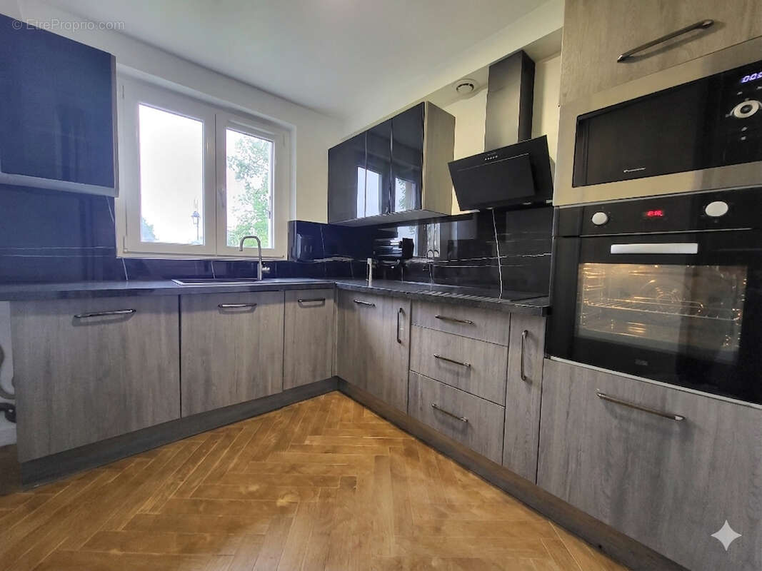 Appartement à LES CLAYES-SOUS-BOIS