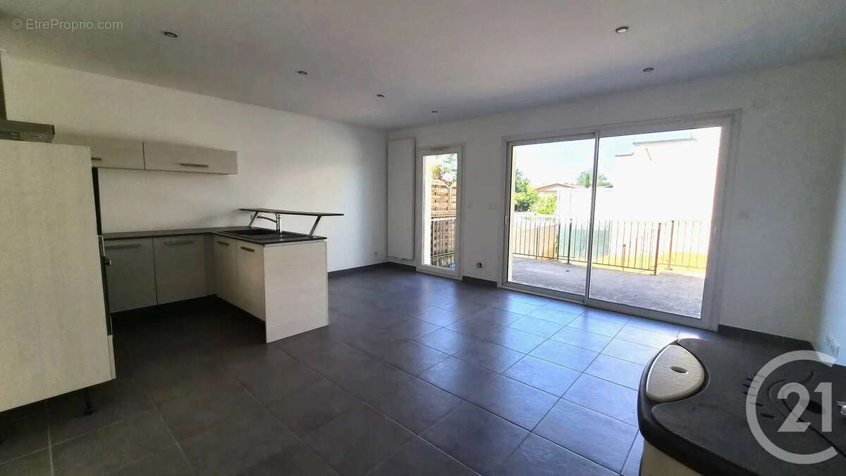 Maison 78 m² à Jassans-Riottier  - photo 5