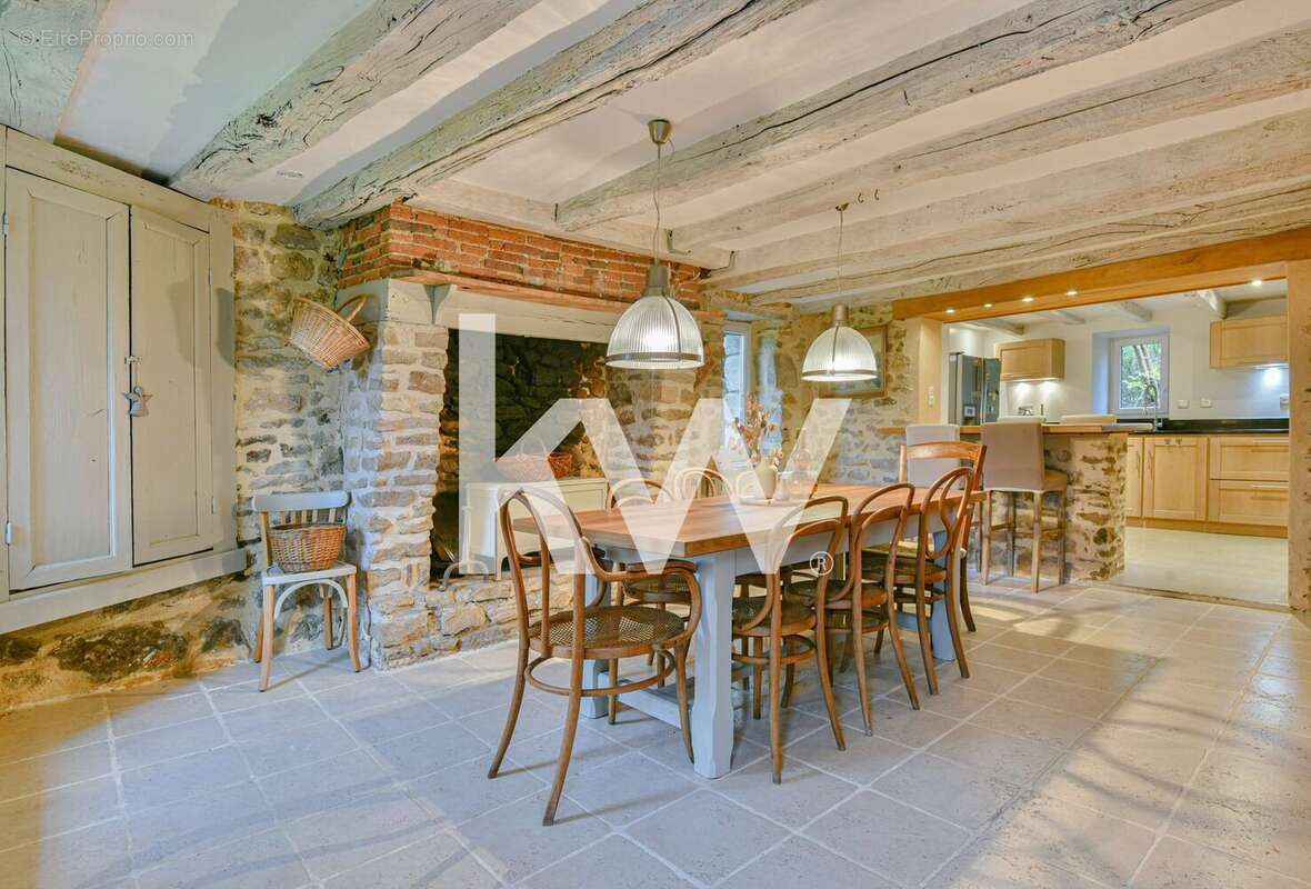 Maison à COMPREIGNAC