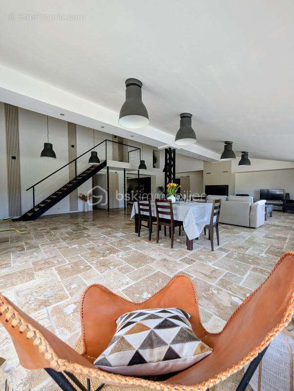 MAISON RENOVEE « ESPRIT LOFT » de 302m2 - 4 CH dont 1 suite parentale - photo 5