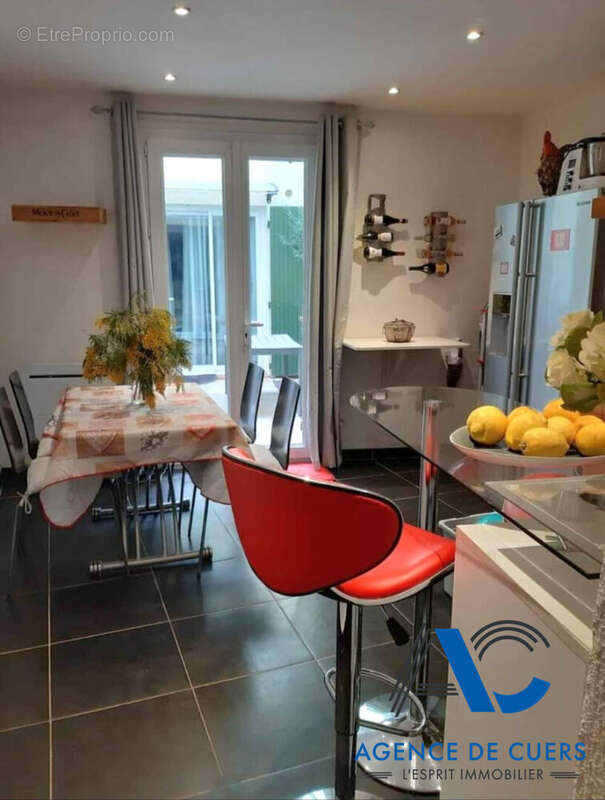 Appartement à SOLLIES-PONT