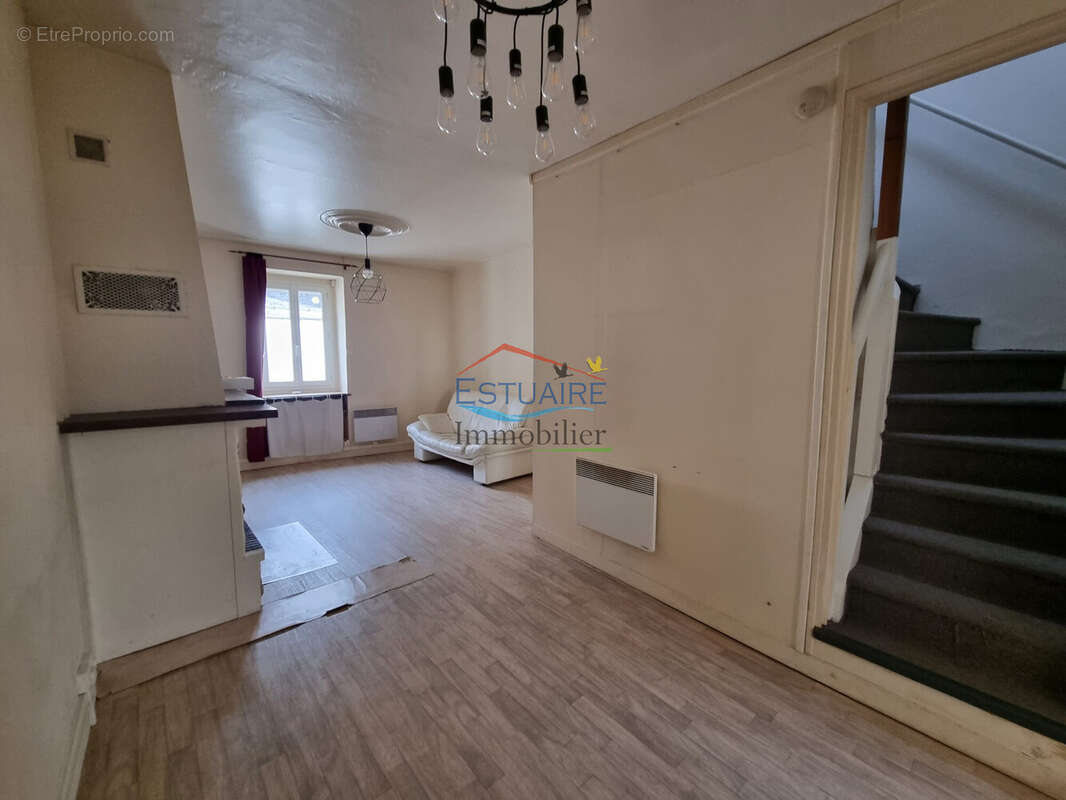 Maison à SAINT-ETIENNE-DE-MONTLUC