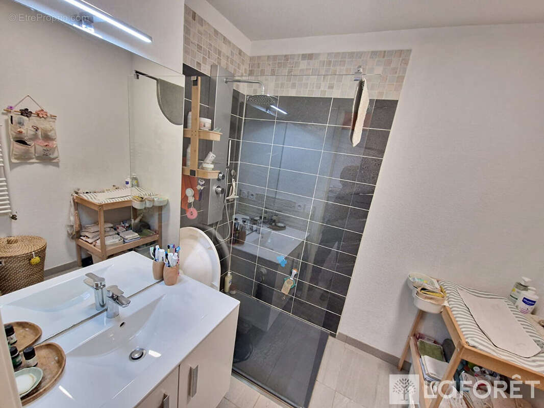 Appartement à CARROS