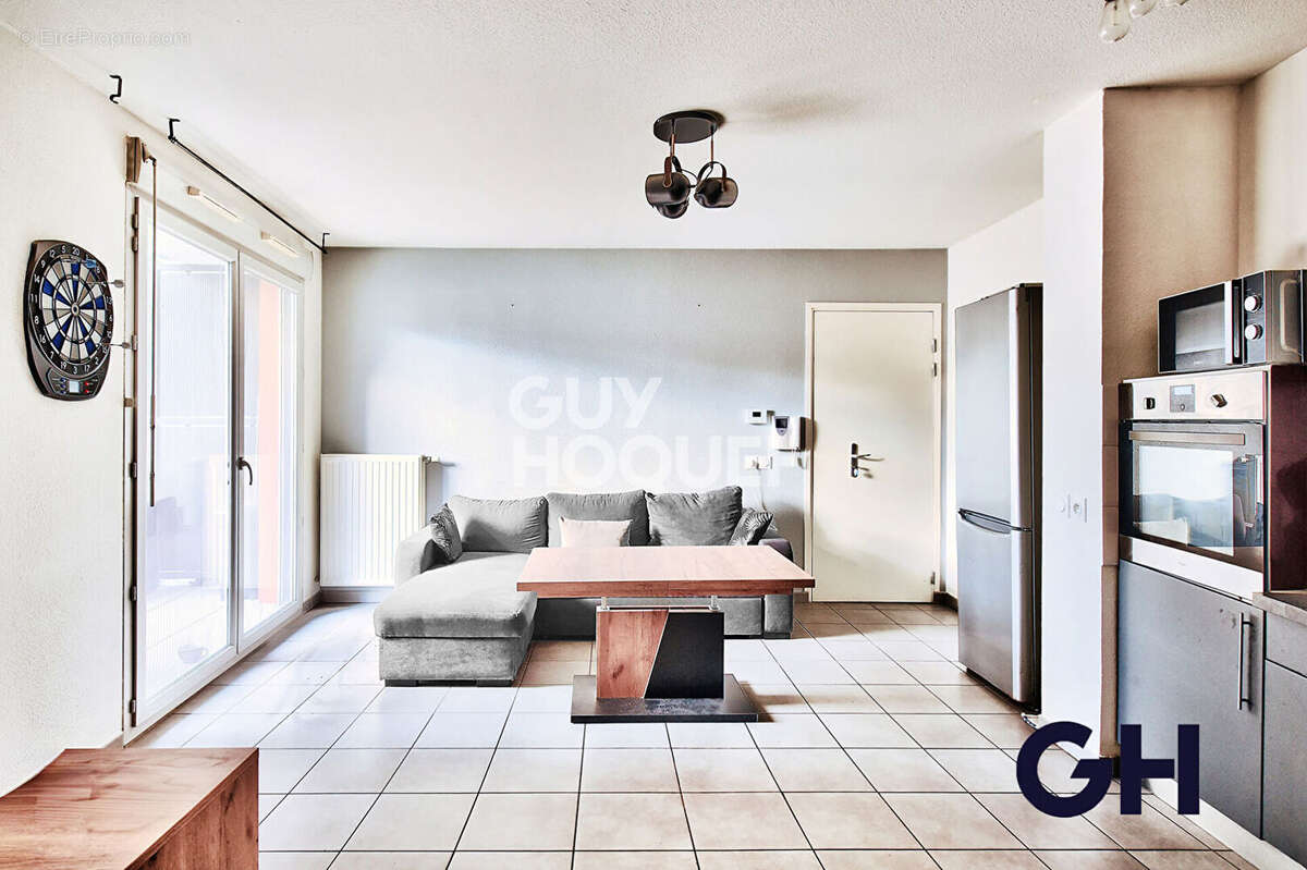 Appartement à MEYZIEU