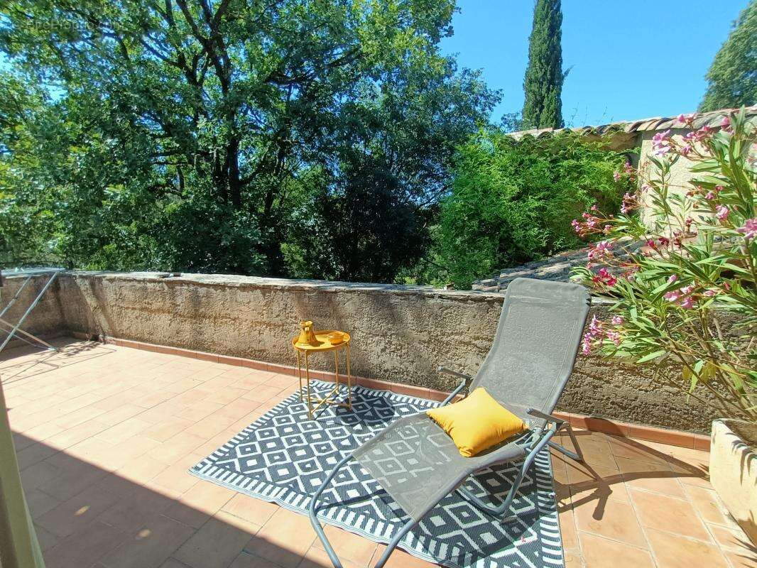Maison familiale de 210 m² avec piscine, dans un secteur calme ! - photo 11