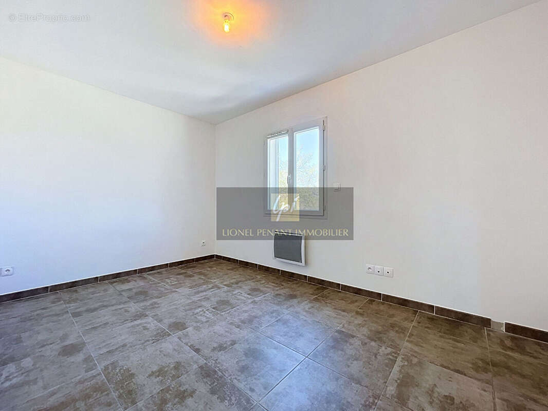Entraigues villa t4 90m² terrasse garage terrain 220m² - photo 12