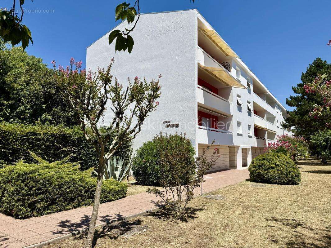 Appartement lumineux cinq pièces avec balcon, garage et cave - ROYAN à 10 minutes à pied de la plage de Pontaillac et du pigeonn - photo 19