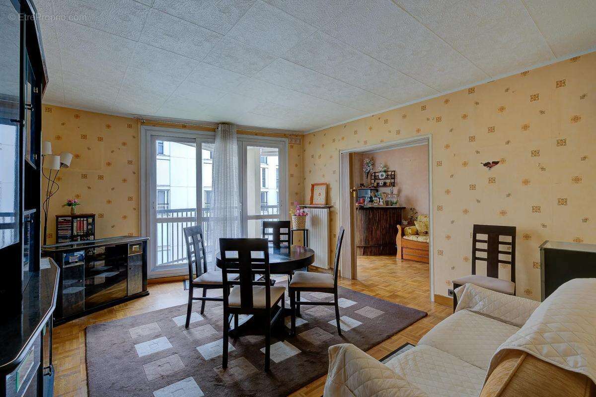 Appartement à COURBEVOIE