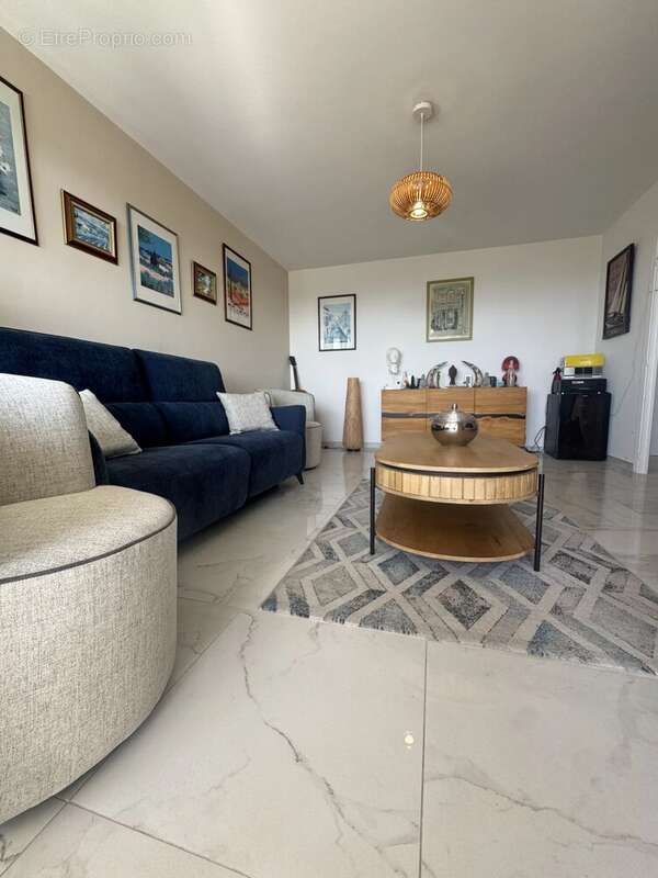 Appartement à VALLAURIS