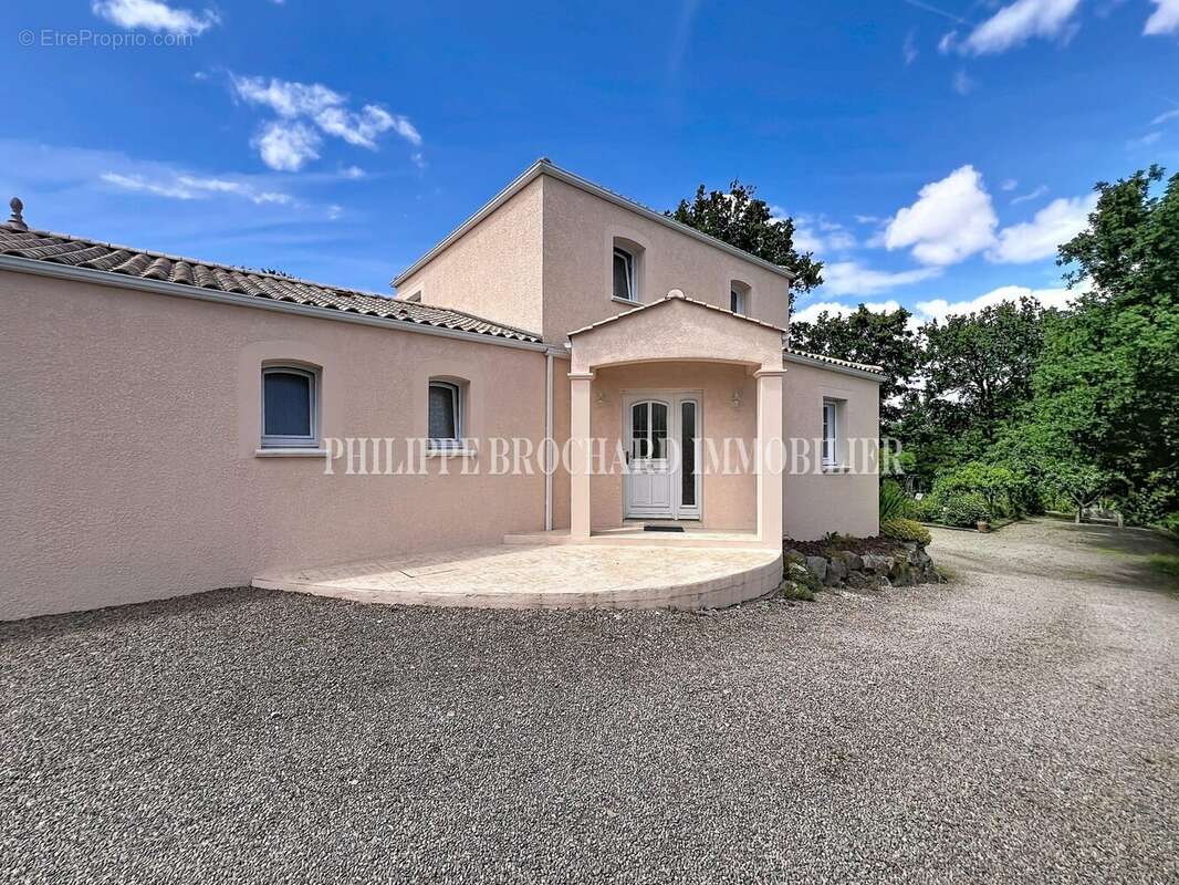 Maison à CHAILLE-SOUS-LES-ORMEAUX