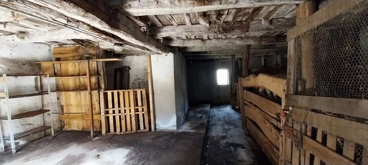 Bâtisse en pierre à rénover - photo 3