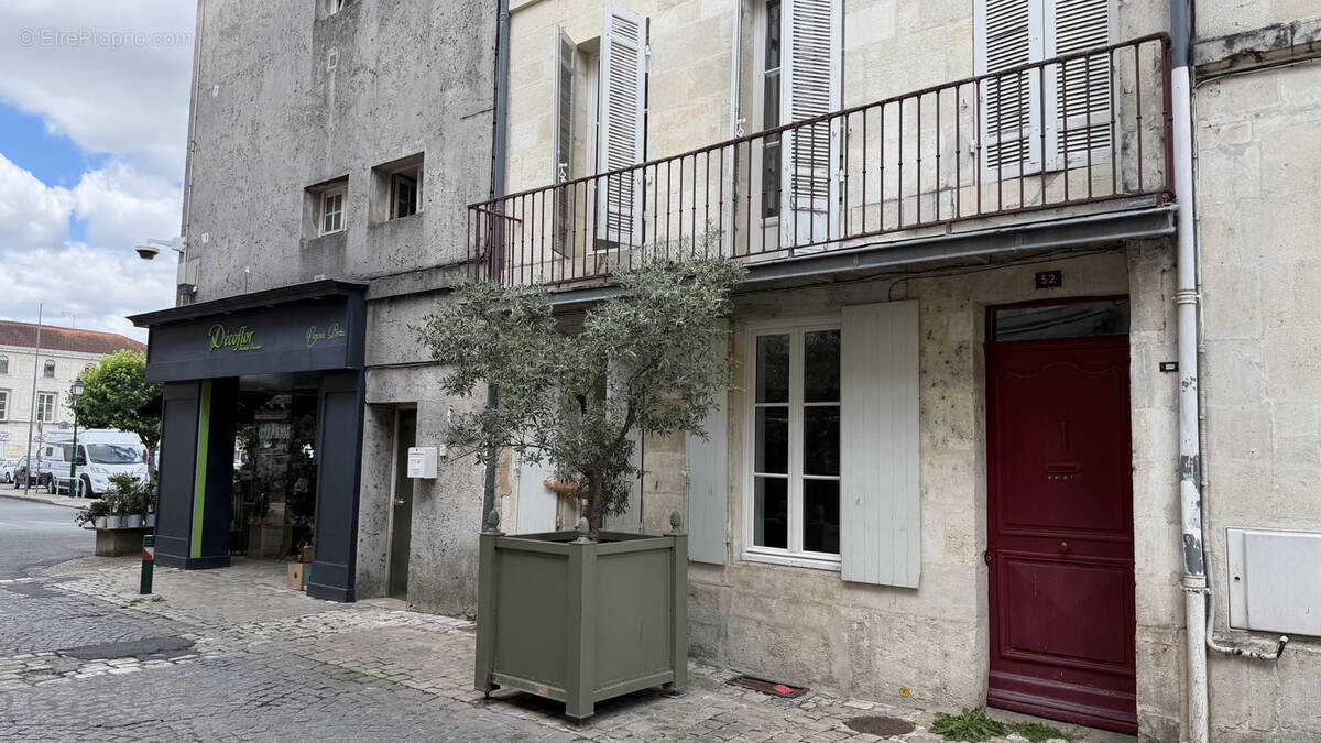 Maison à SAINT-JEAN-D'ANGELY