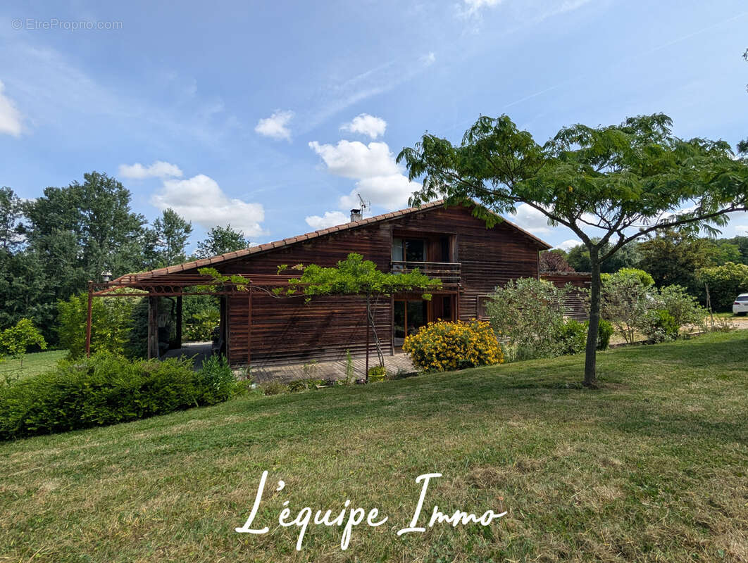 Maison à MONBLANC