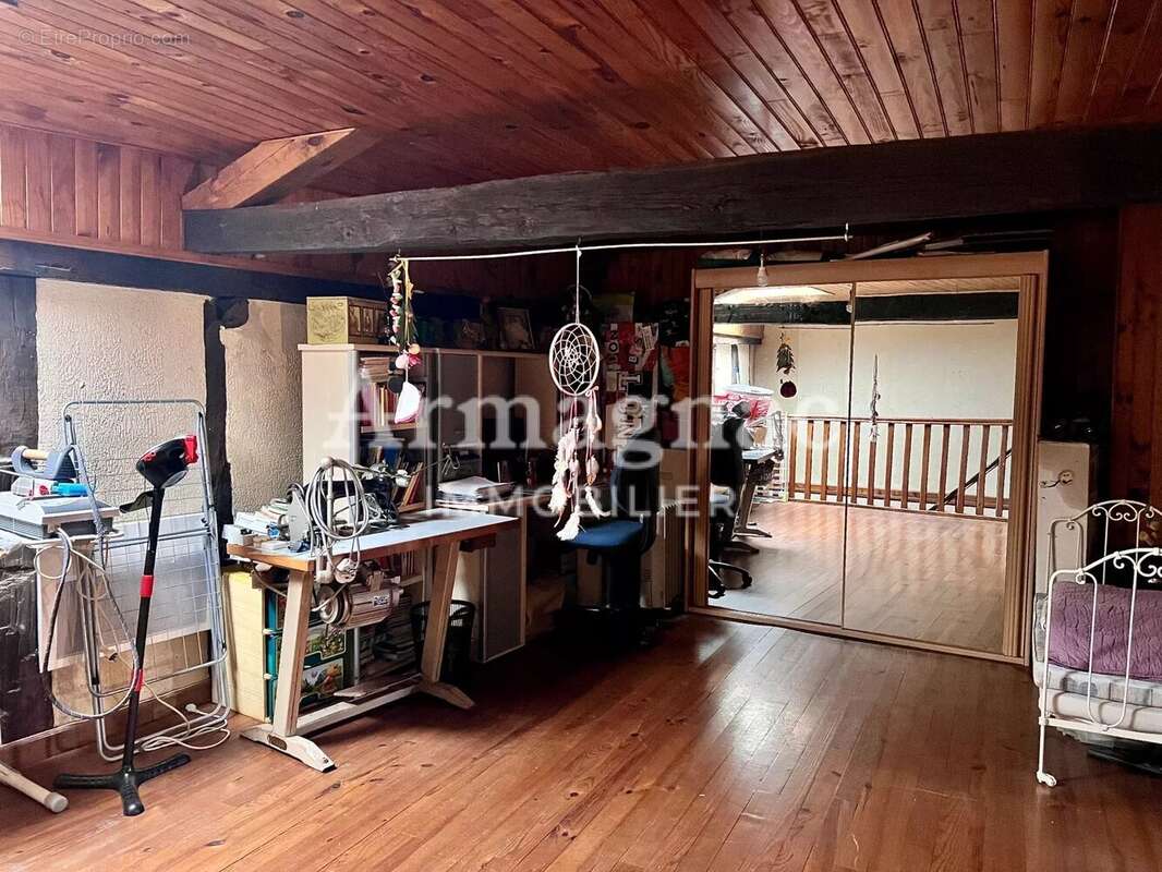 Maison à VIC-FEZENSAC