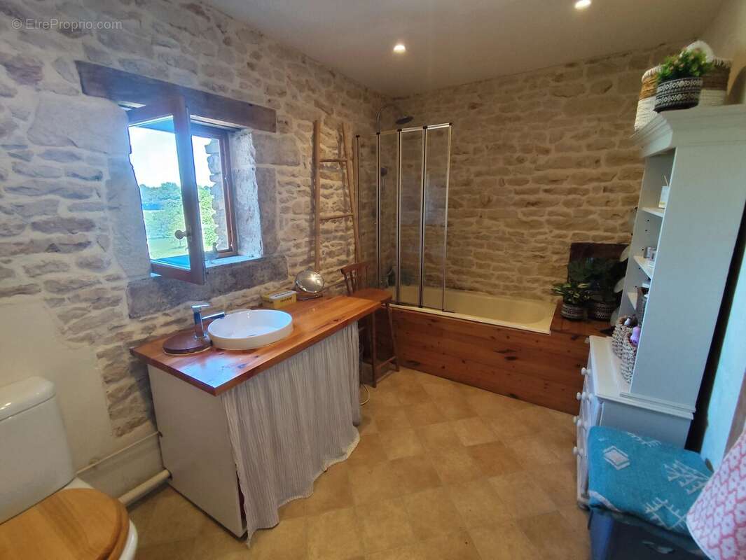 Joli cottage de 3 chambres avec grand jardin et grange, près de Civray - photo 9