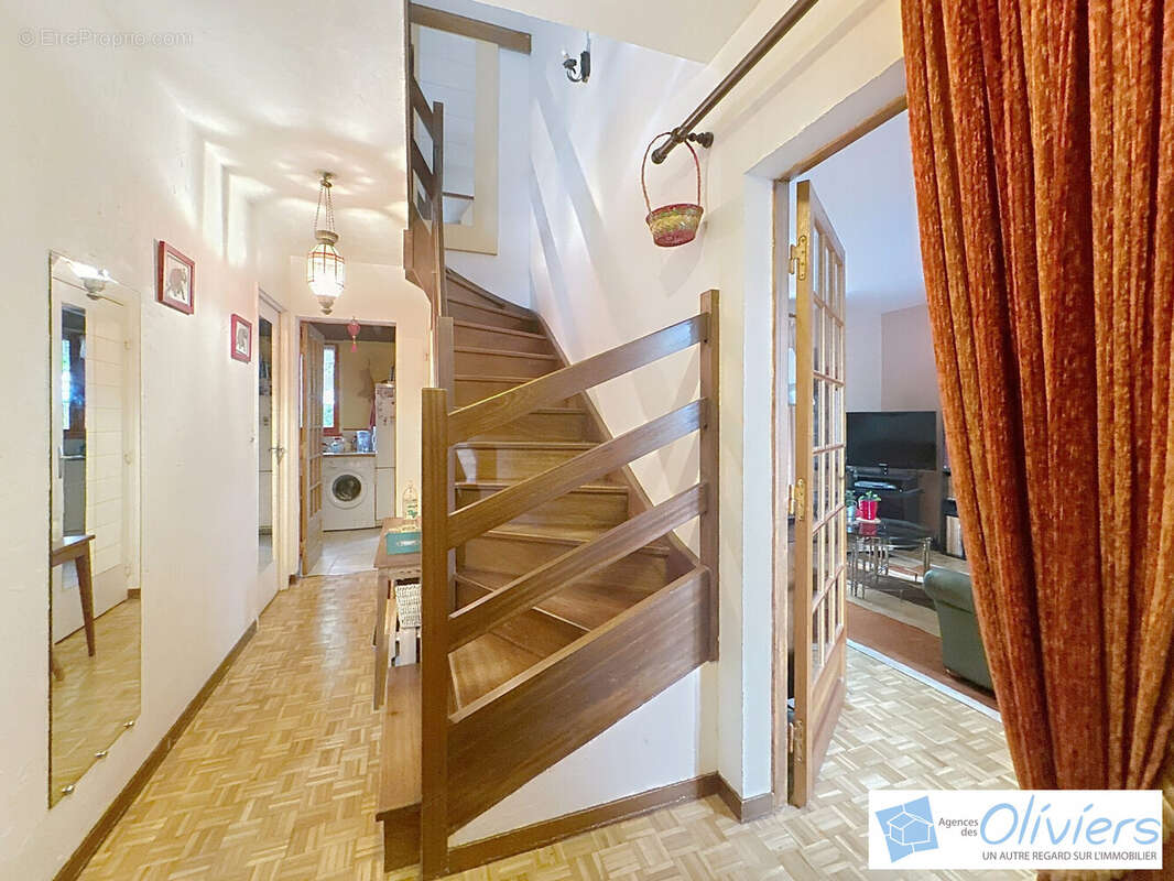 Maison à VOISINS-LE-BRETONNEUX