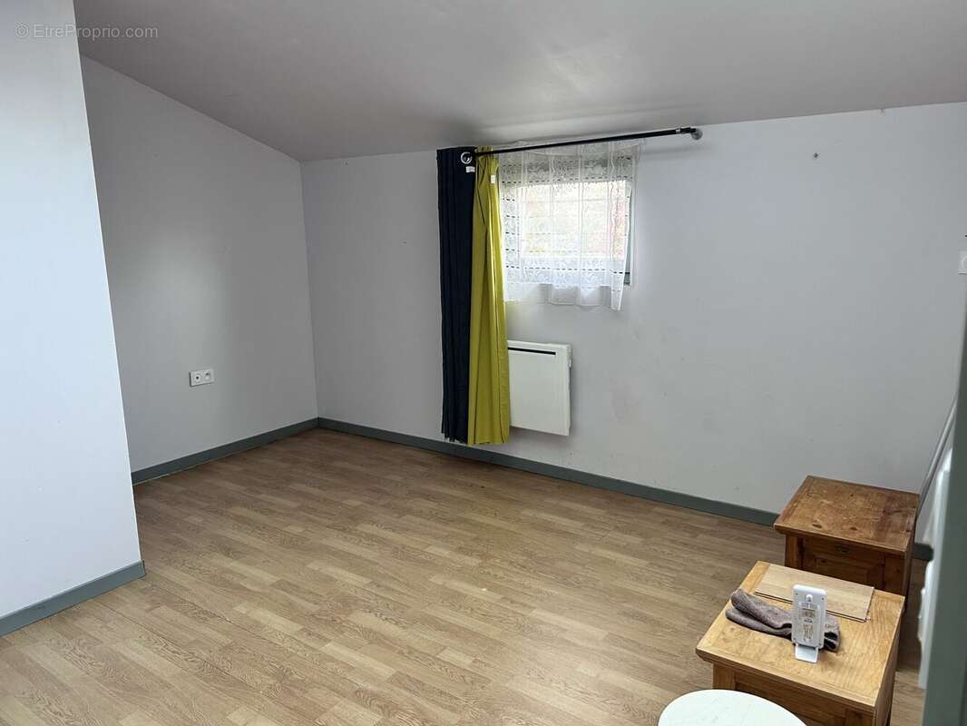 Maison à SAINT-ETIENNE-DU-GUE-DE-L&#039;ISLE