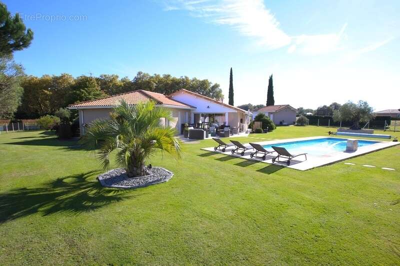 Maison contemporaine haut de gamme 203m2 avec piscine chauffée et double garage - photo 29