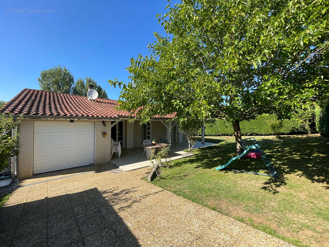 Maison de plain-pied avec piscine et jardin à Penne-d'Agenais - photo 2