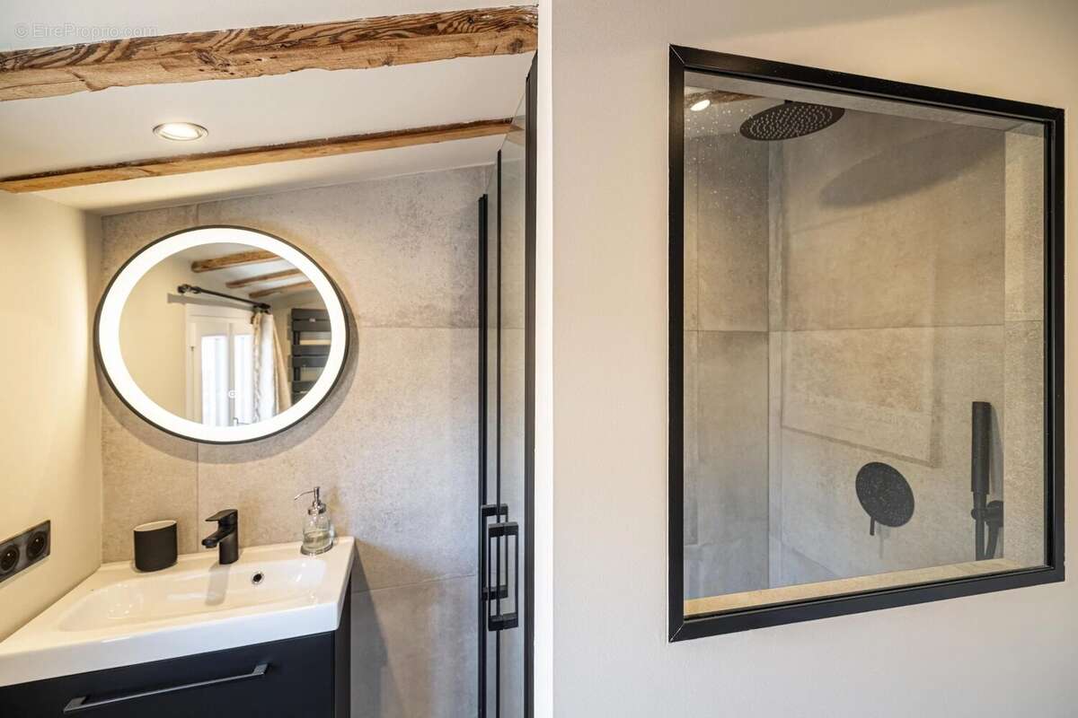 Nice - Vieux Nice - Superbe 3 pièces en duplex - Vue mer et colline du château - photo 14