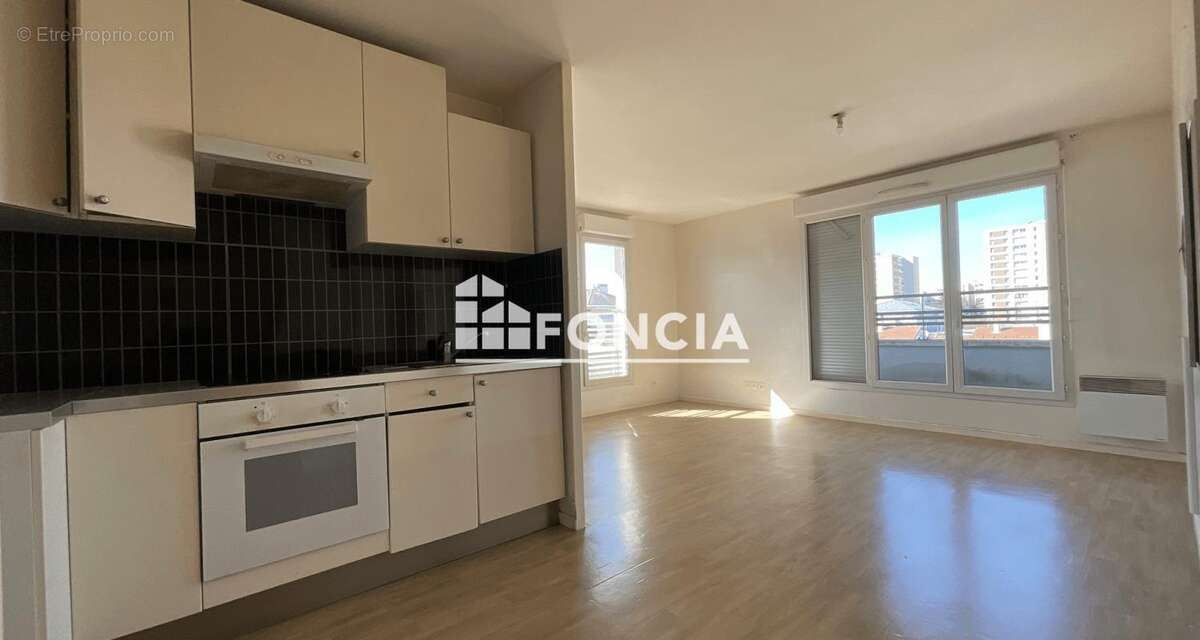 Appartement à CORBEIL-ESSONNES