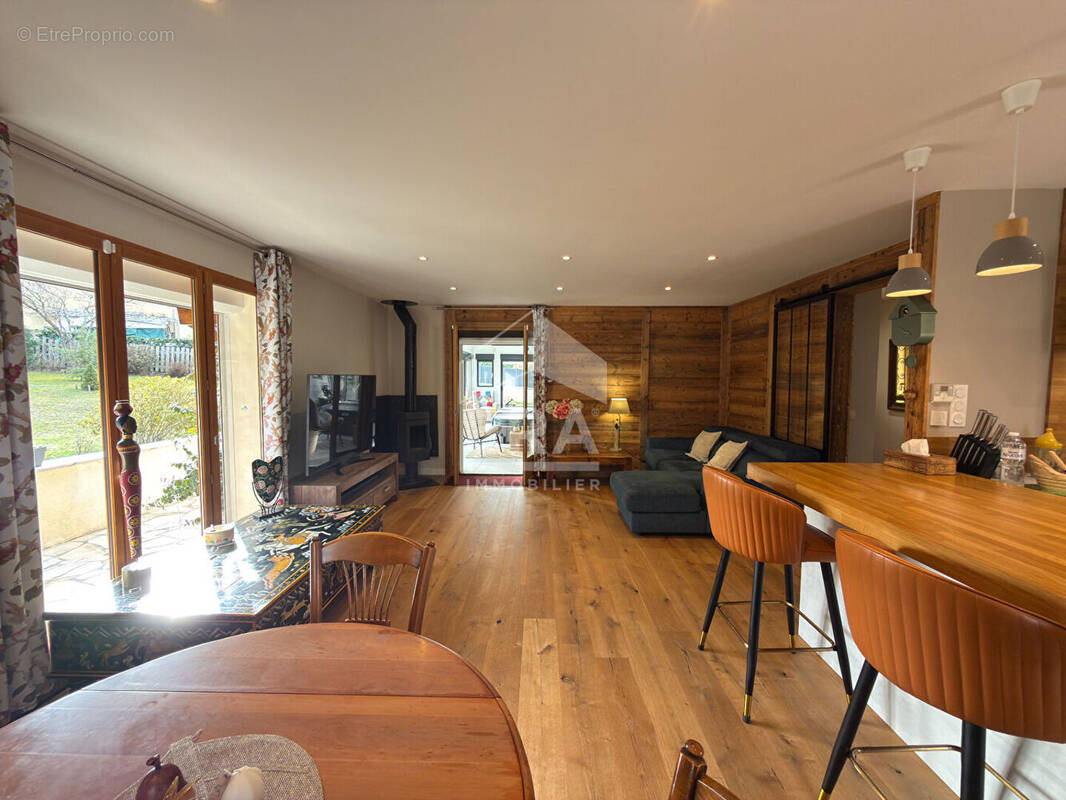 Maison à LA ROCHE-SUR-FORON