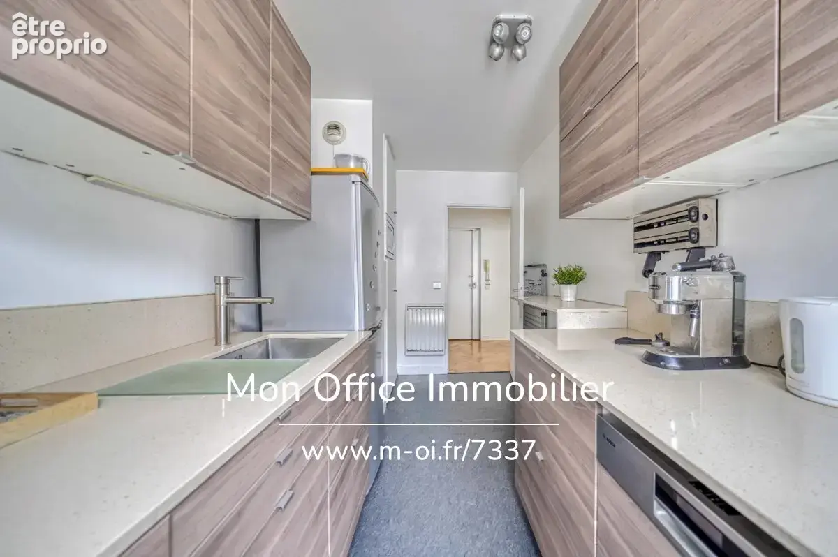 Référence : 7337-JDO - Carré d'Or – Lumineux T2 avec parking et cave, proche métro et Bois ! - photo 6