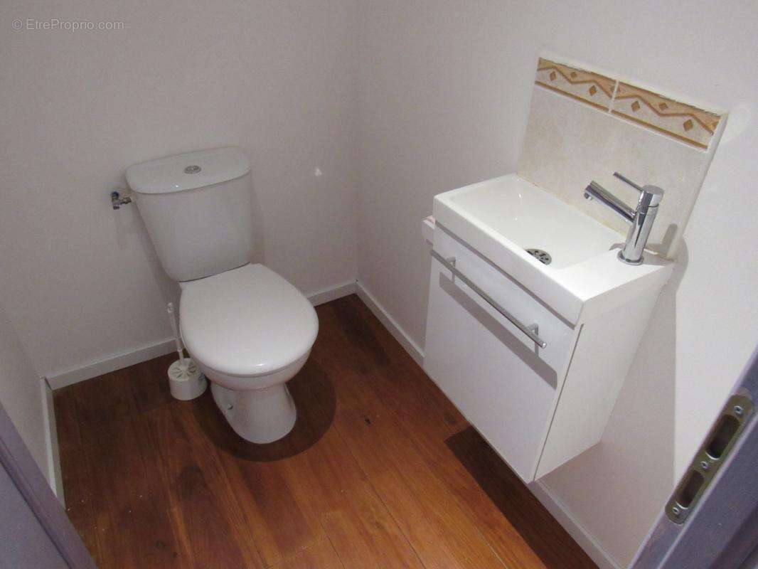 Grande maison medievale  de village entierement renovee dpe en b avec une petite maison qui sert de garage   290000€ - photo 43