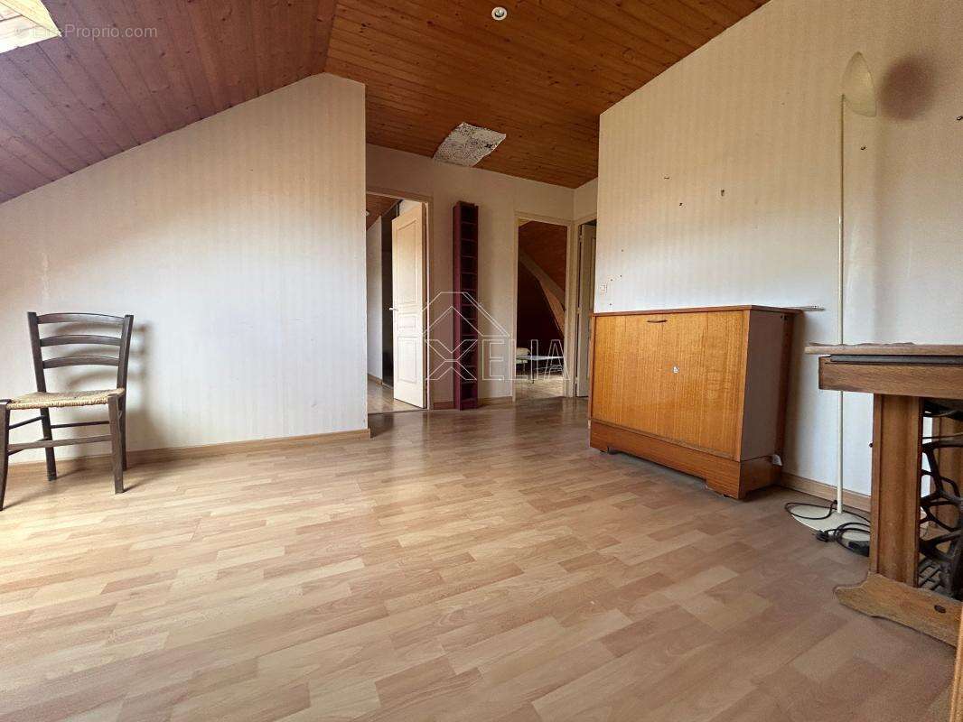 Corps de ferme 7 pièces 182 m² avec dépendances, grange et jardin 855 m² à Gommecourt - photo 20