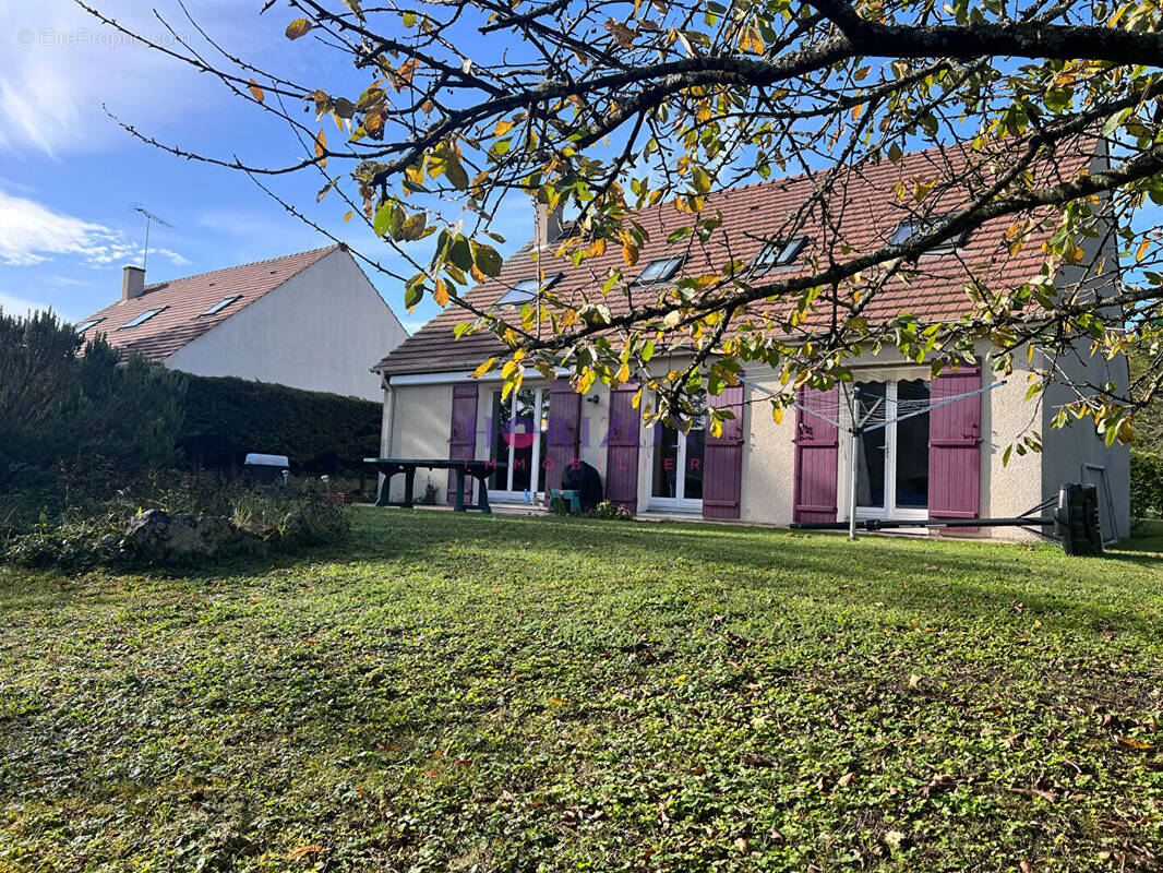 Maison à LA CHAPELLE-EN-SERVAL