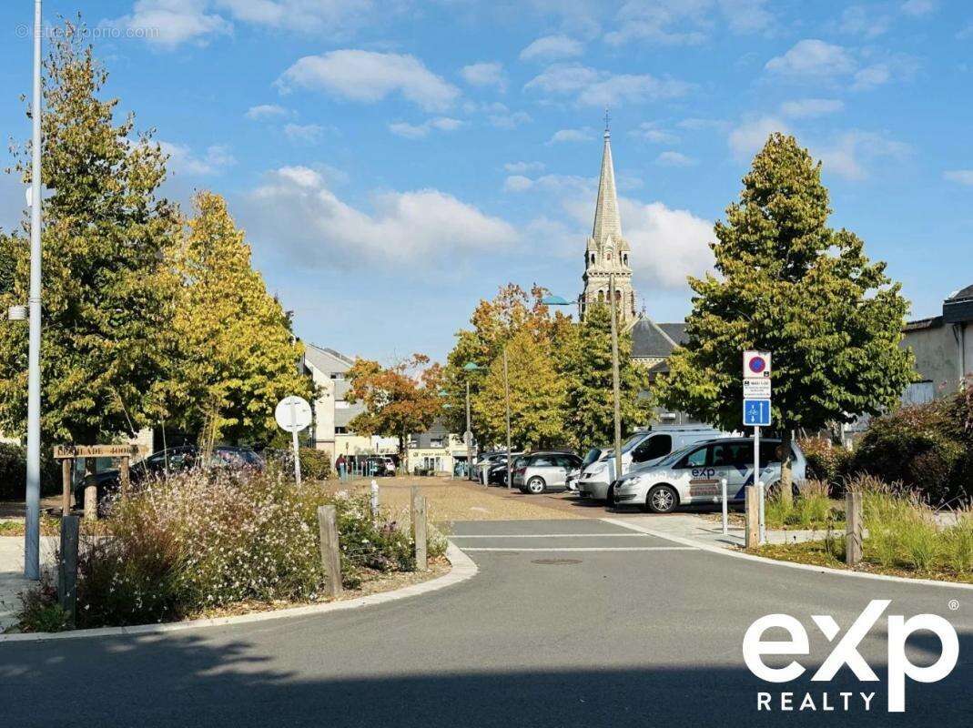 Parking à LA CHAPELLE-DES-FOUGERETZ