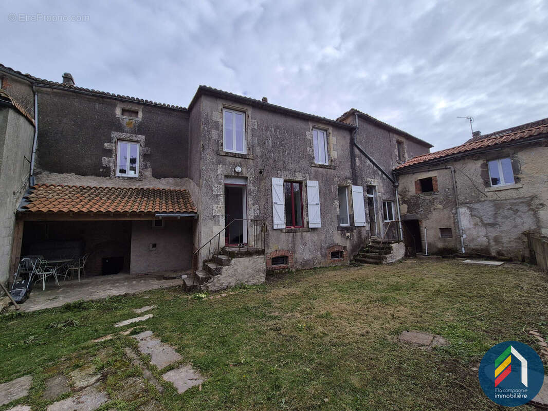 Maison à MONTOURNAIS