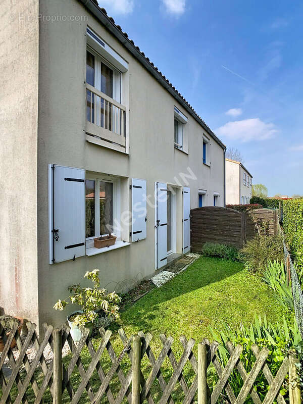 Maison à MONTREVAULT