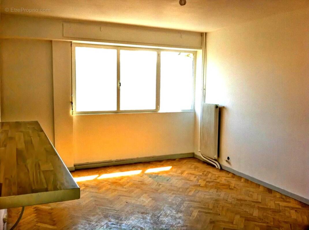 Appartement à MARSEILLE-3E