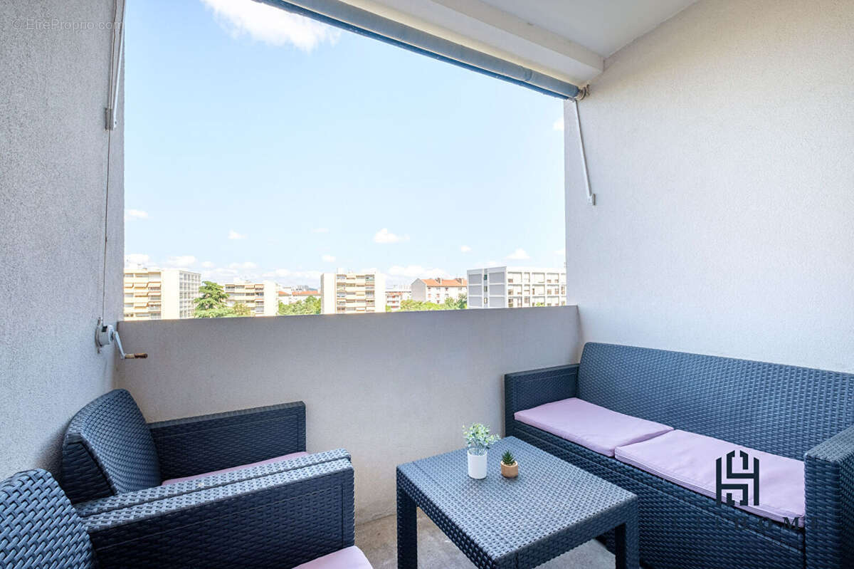 Appartement T5 à vendre proche de la maison de la danse Appartement  5 pièce(s) 82m2 4 chambre au dernier étage à LYON 8 - photo 3
