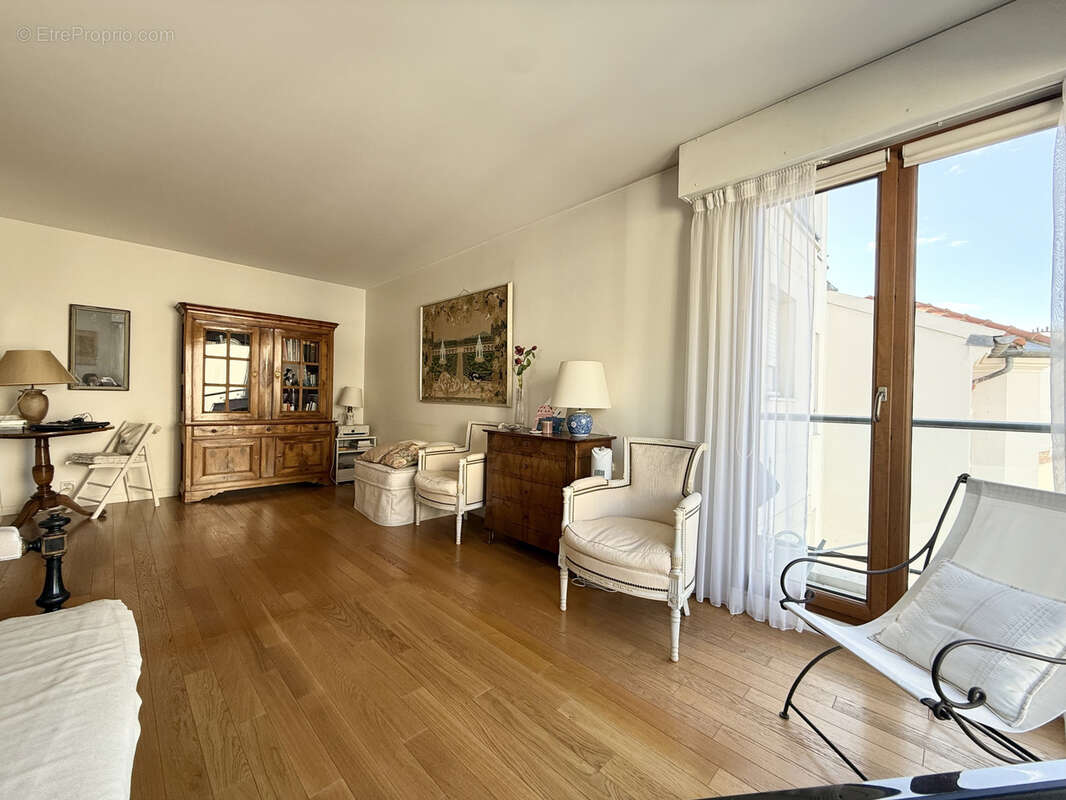 Appartement à COURBEVOIE