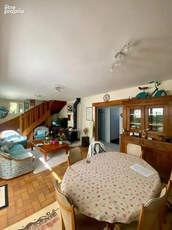 Hubert-Folie Maison familiale de 187 m² avec sous-sol complet et grand terrain - photo 7