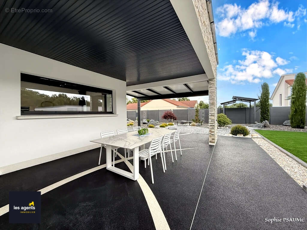 Maison à NEUFCHATEAU