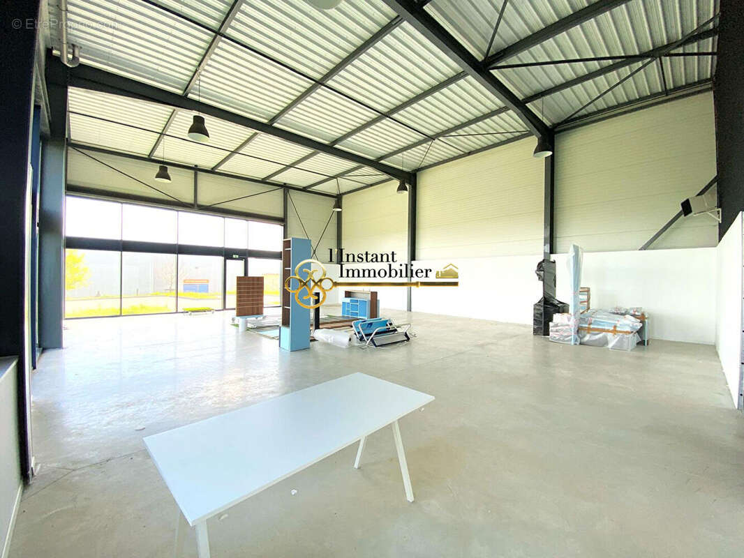 Commerce à SAINT-MARTIN-DES-CHAMPS