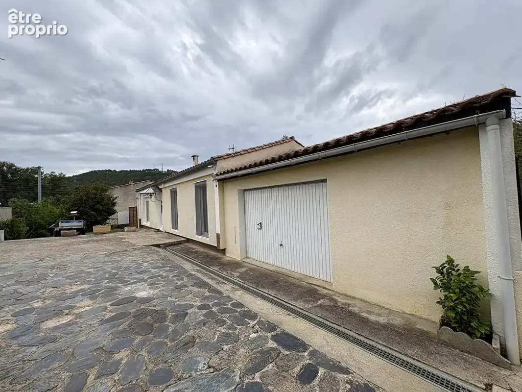 Villa de plain-pied de 100 m² avec piscine, véranda, grand garage et panneaux photovoltaïques à Montazels - photo 2