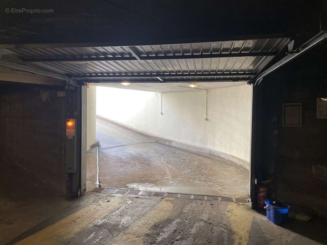 Parking à COURBEVOIE