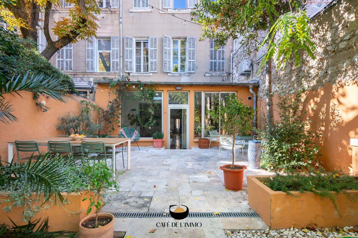 Appartement à MARSEILLE-6E