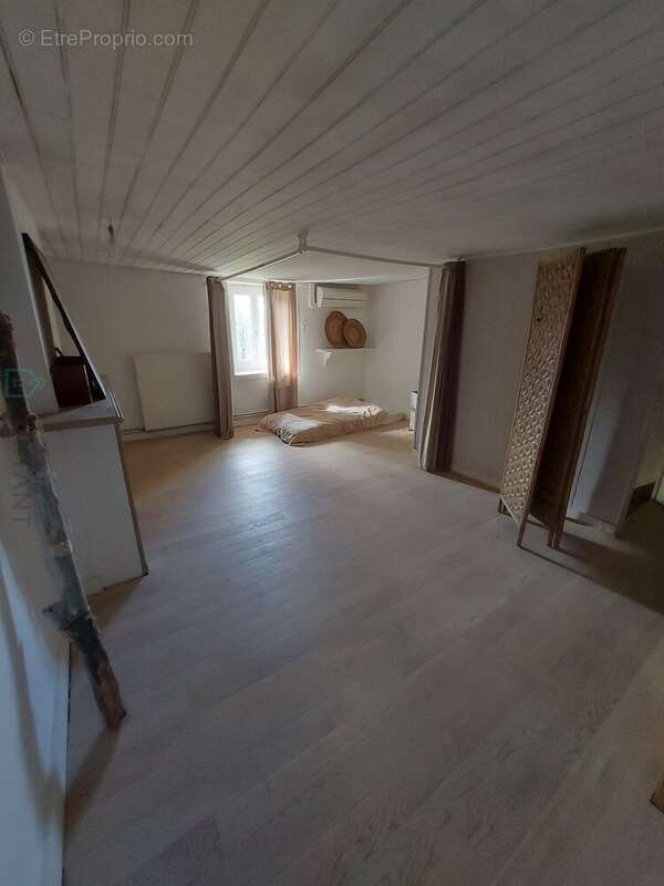 Maison à SAINT-BARTHELEMY-DE-BUSSIERE