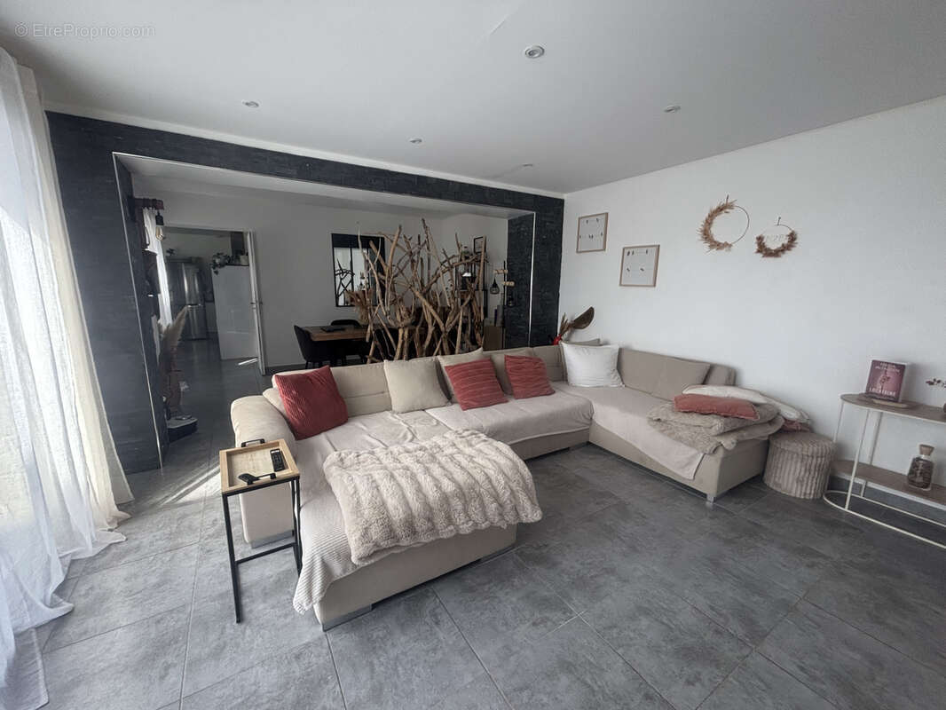 Maison à BELLEGARDE